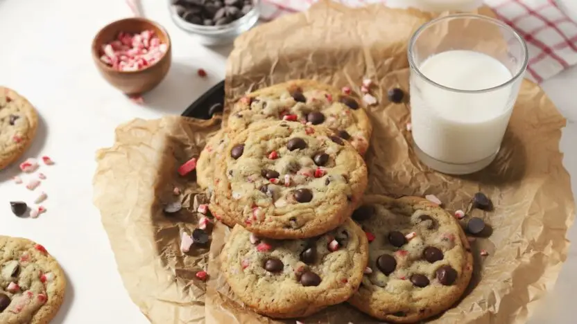 peppermint chocolate chip cookies feture image